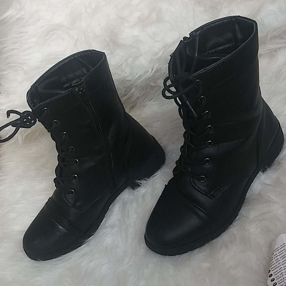 🎉🎉Black combat boots🎉🎉